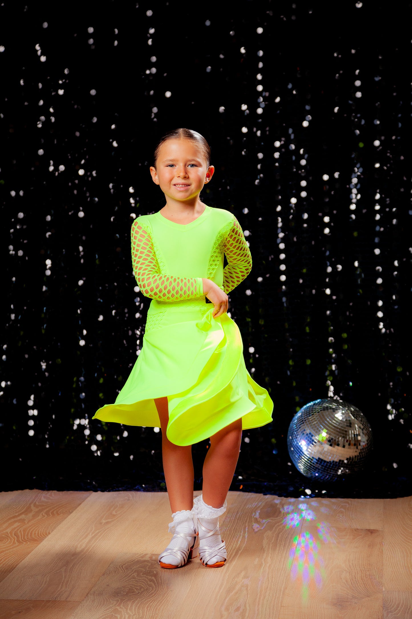 Juvenile dress Alexandra in tropic lime color