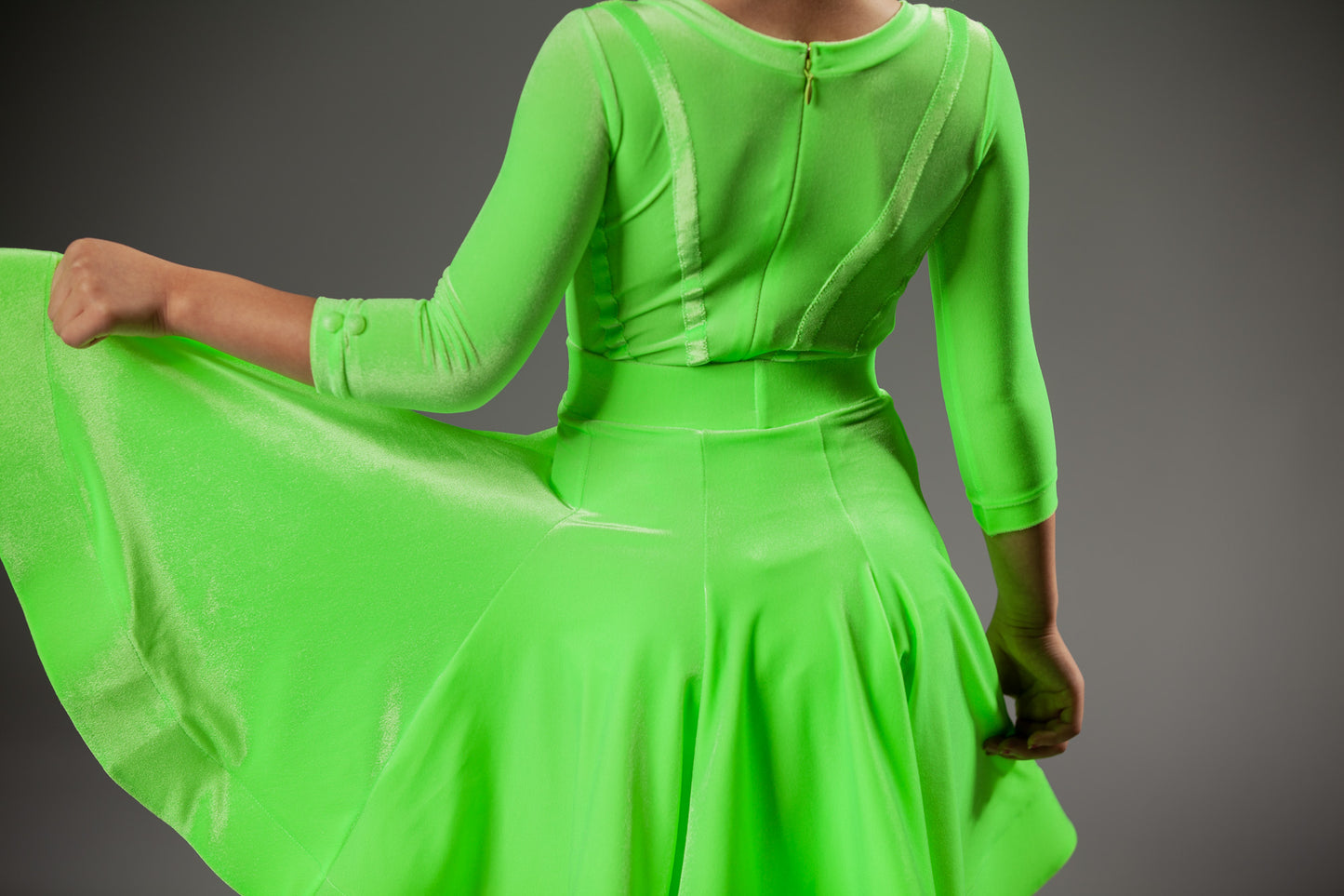 Juvenile dress Adelina in green color