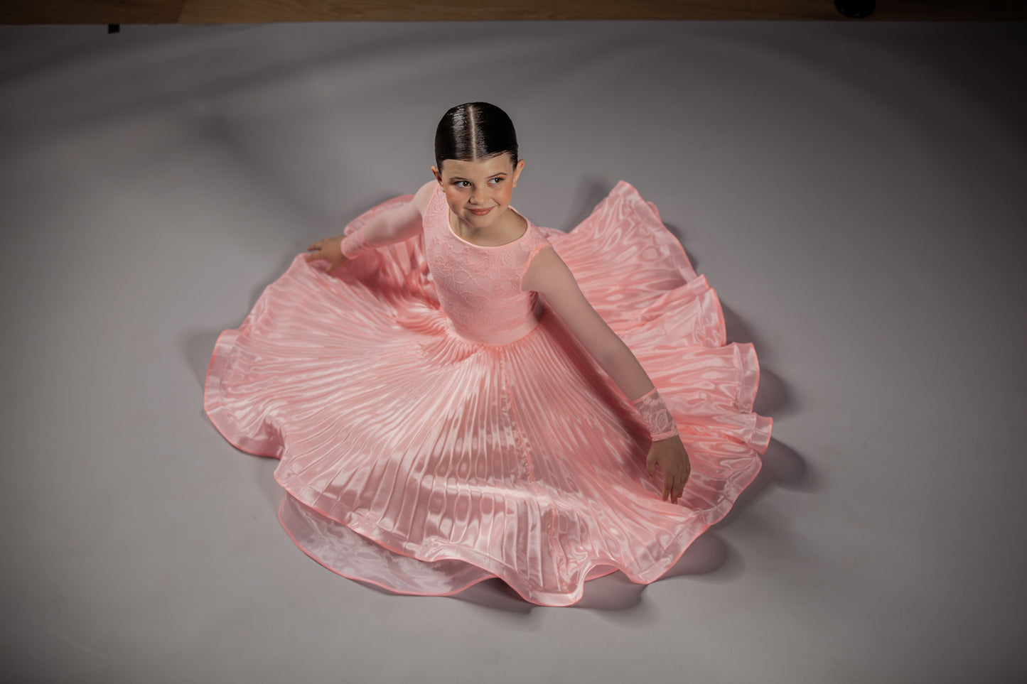 Juvenile dress Emily in sugar pink color