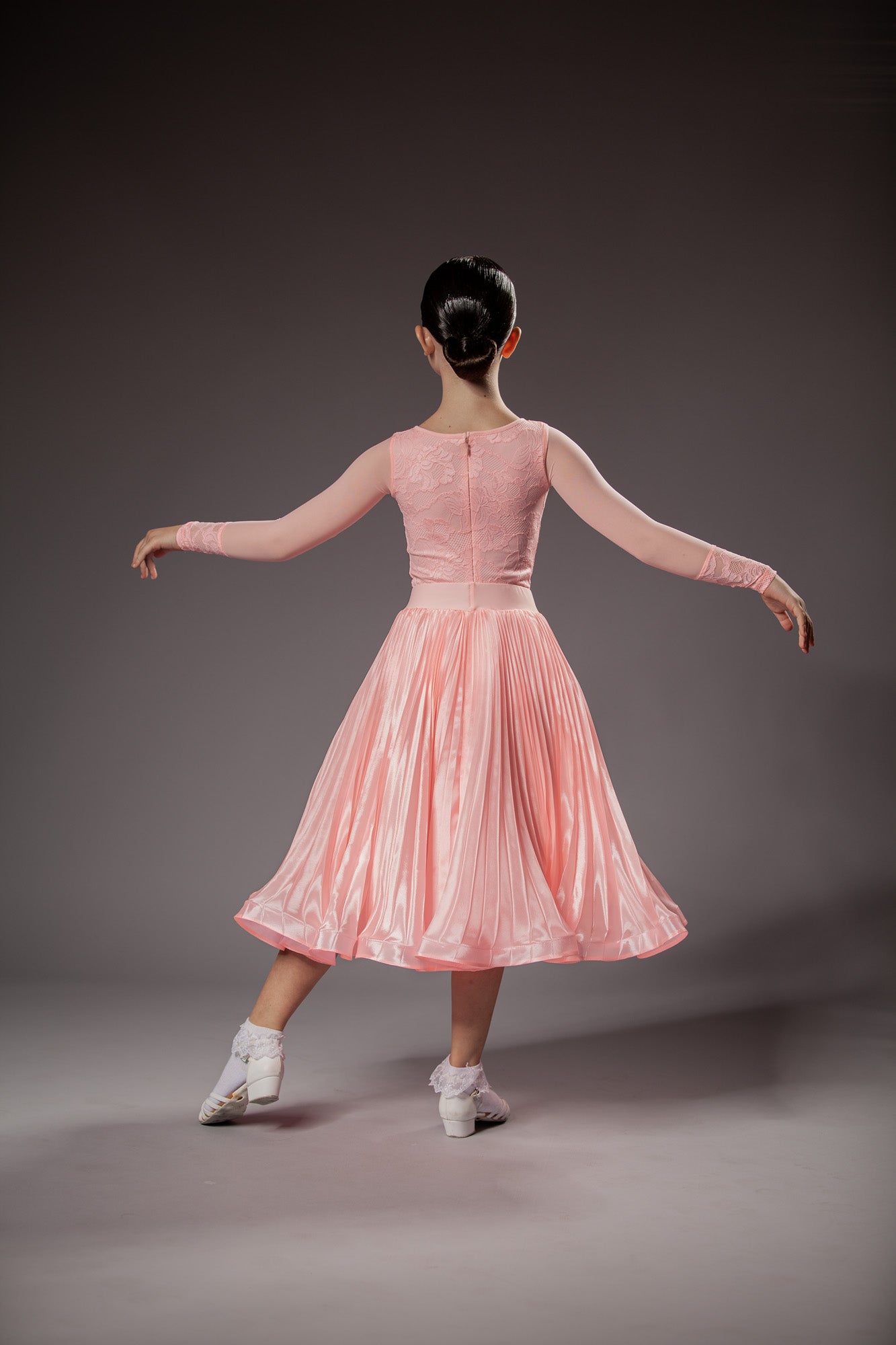Juvenile dress Emily in sugar pink color