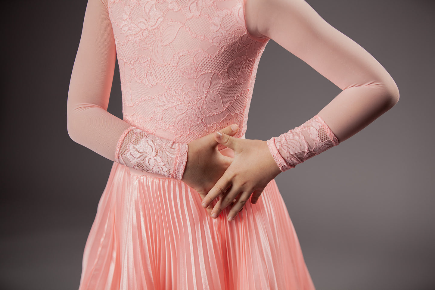Juvenile dress Emily in sugar pink color