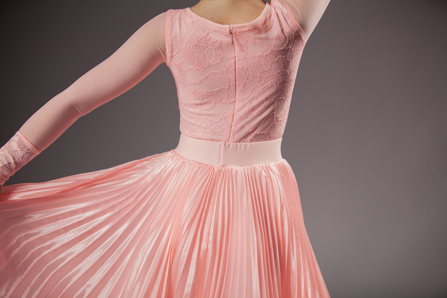 Juvenile dress Emily in sugar pink color