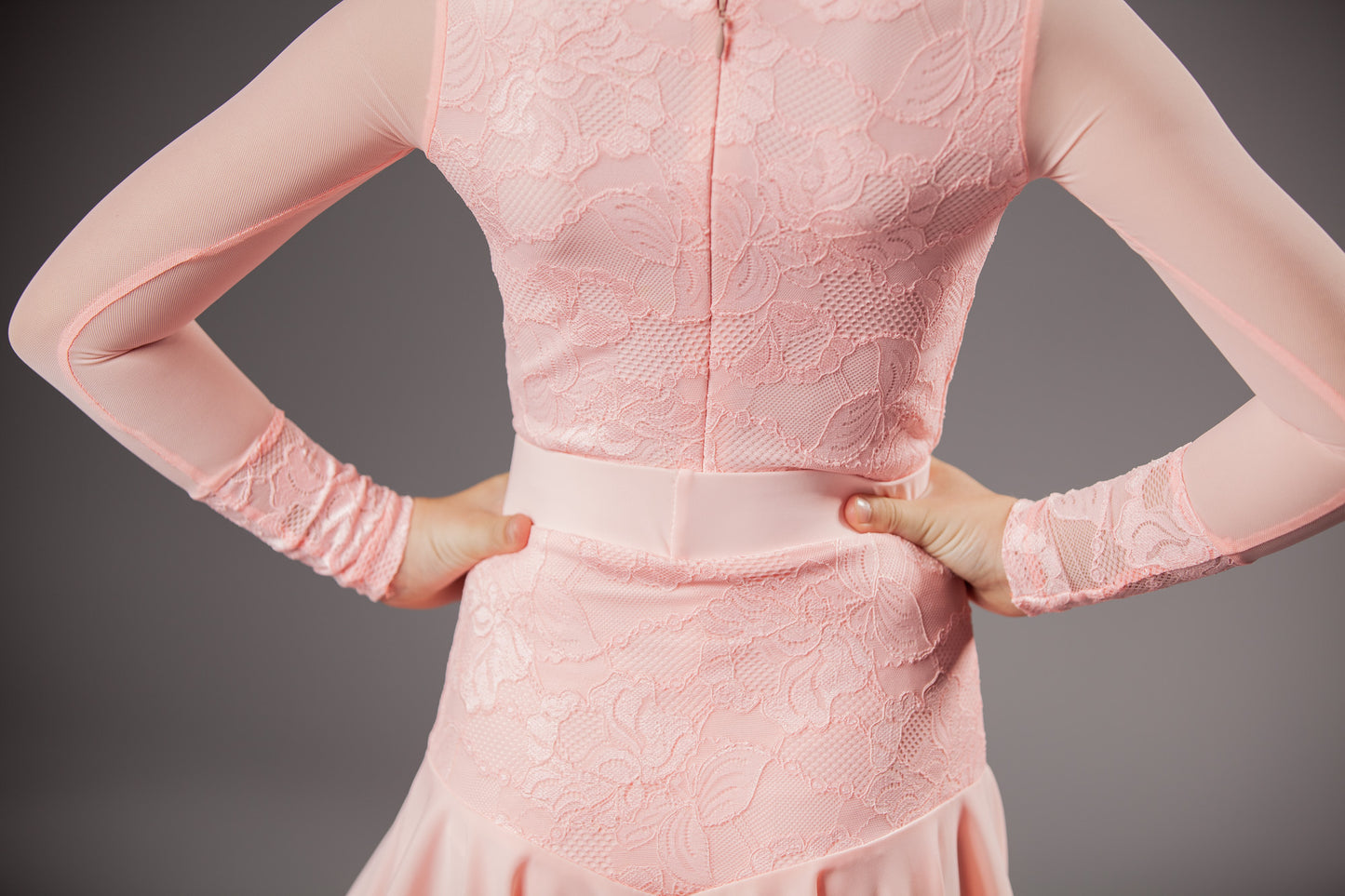 Juvenile dress Emily in sugar pink color