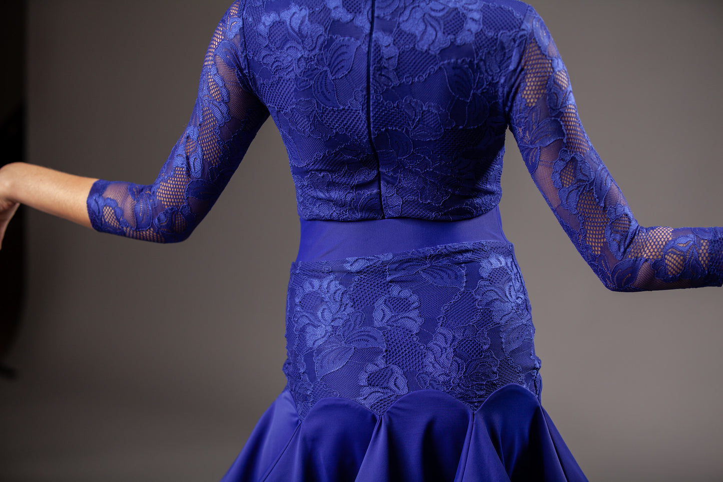 Juvenile dress Bella in blueberry color