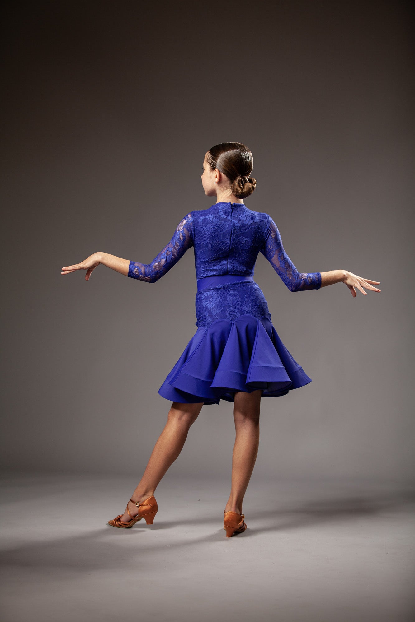 Juvenile dress Bella in blueberry color