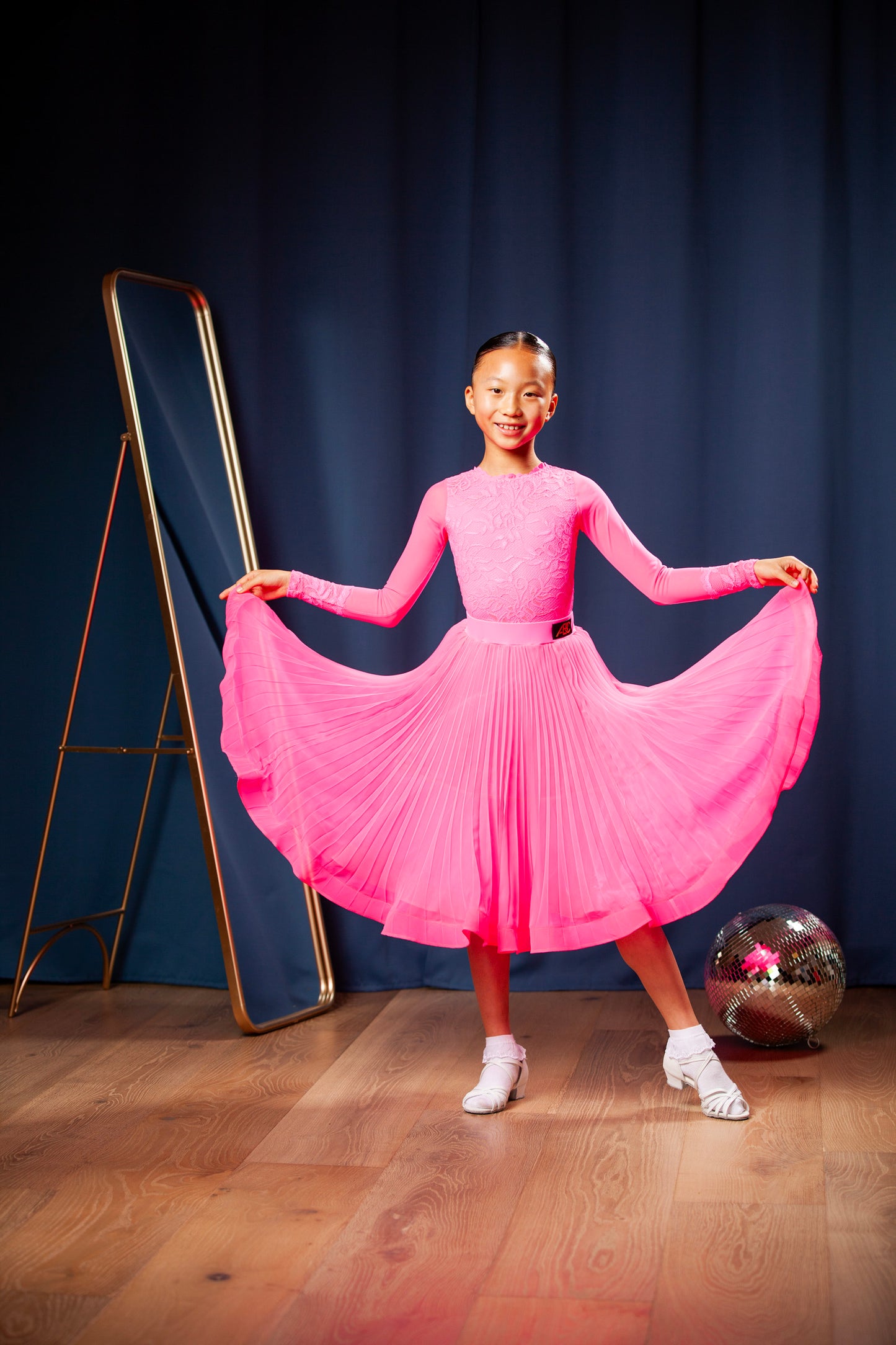 Juvenile dress Emily in fluorescent pink color