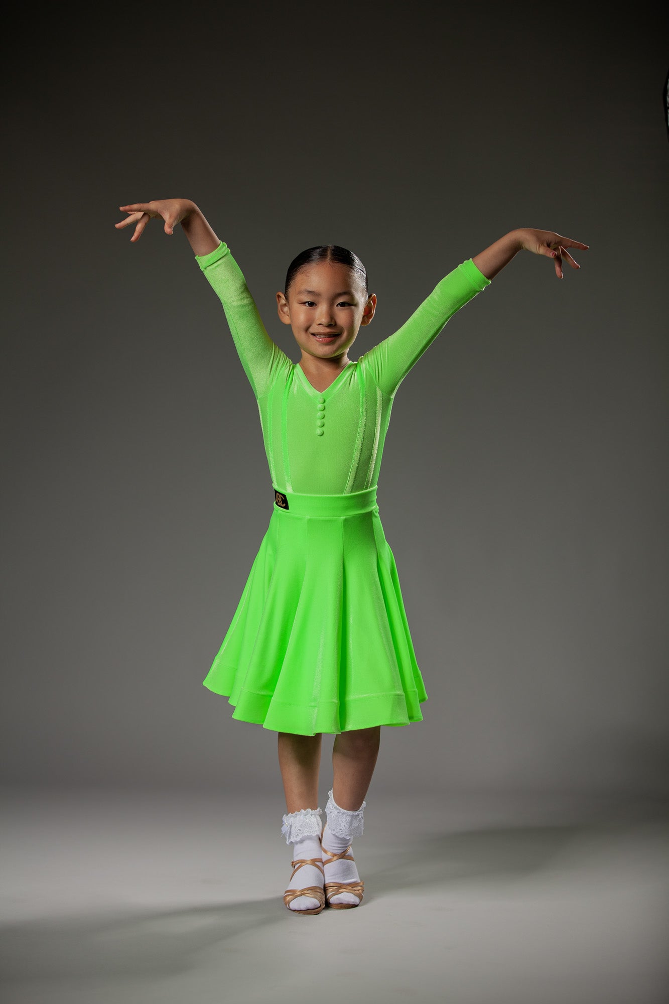 Juvenile dress Adelina in green color