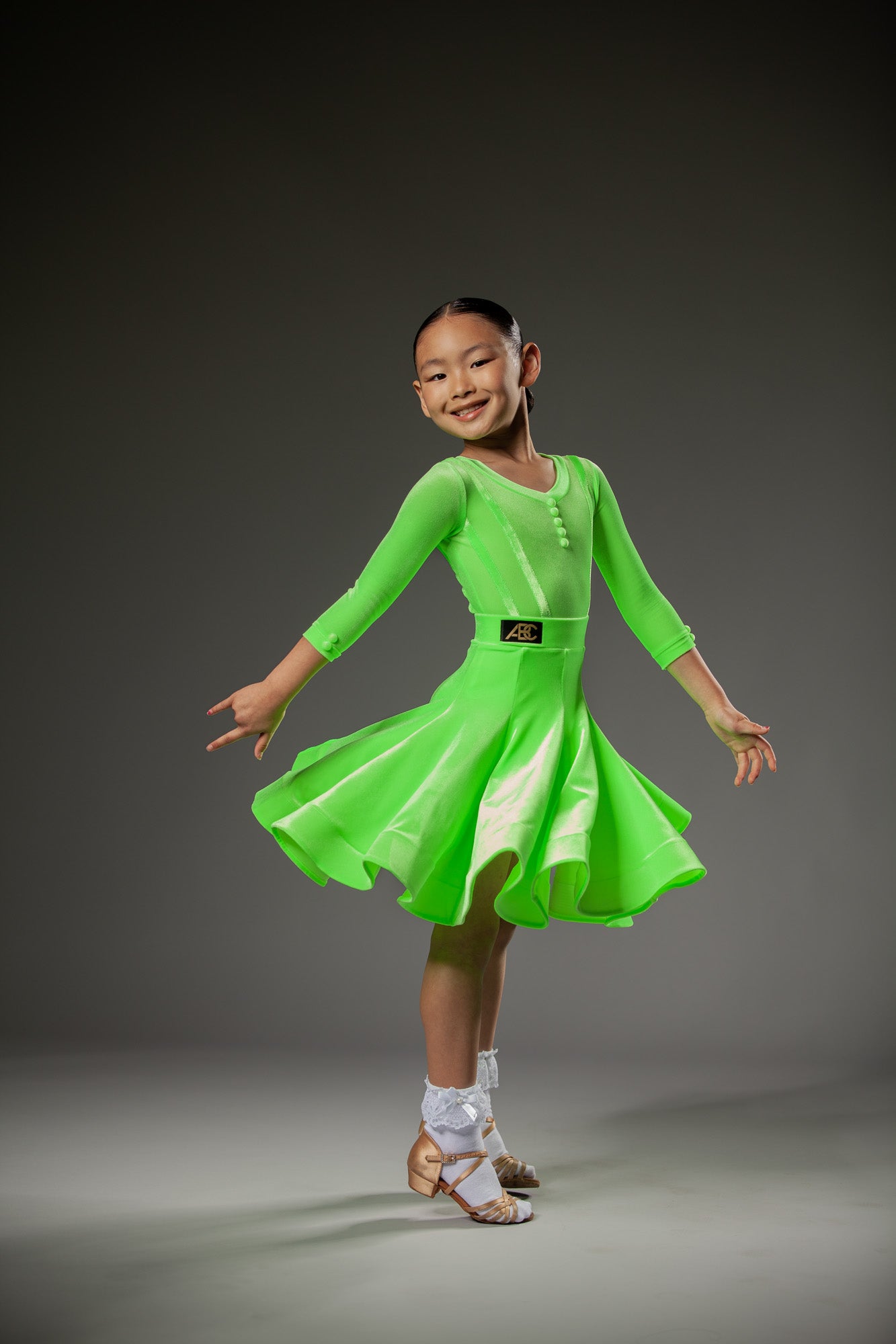 Juvenile dress Adelina in green color