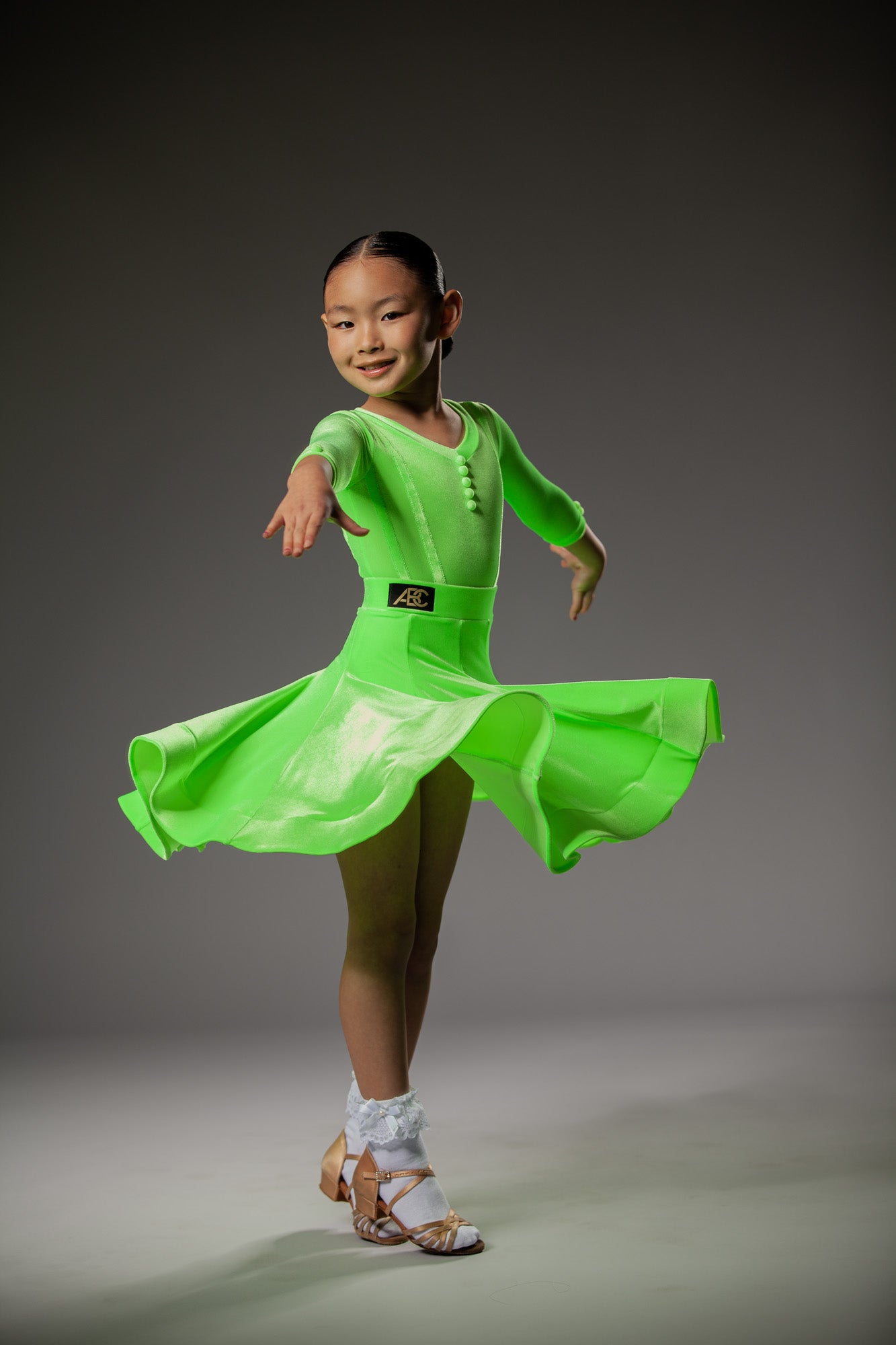 Juvenile dress Adelina in green color