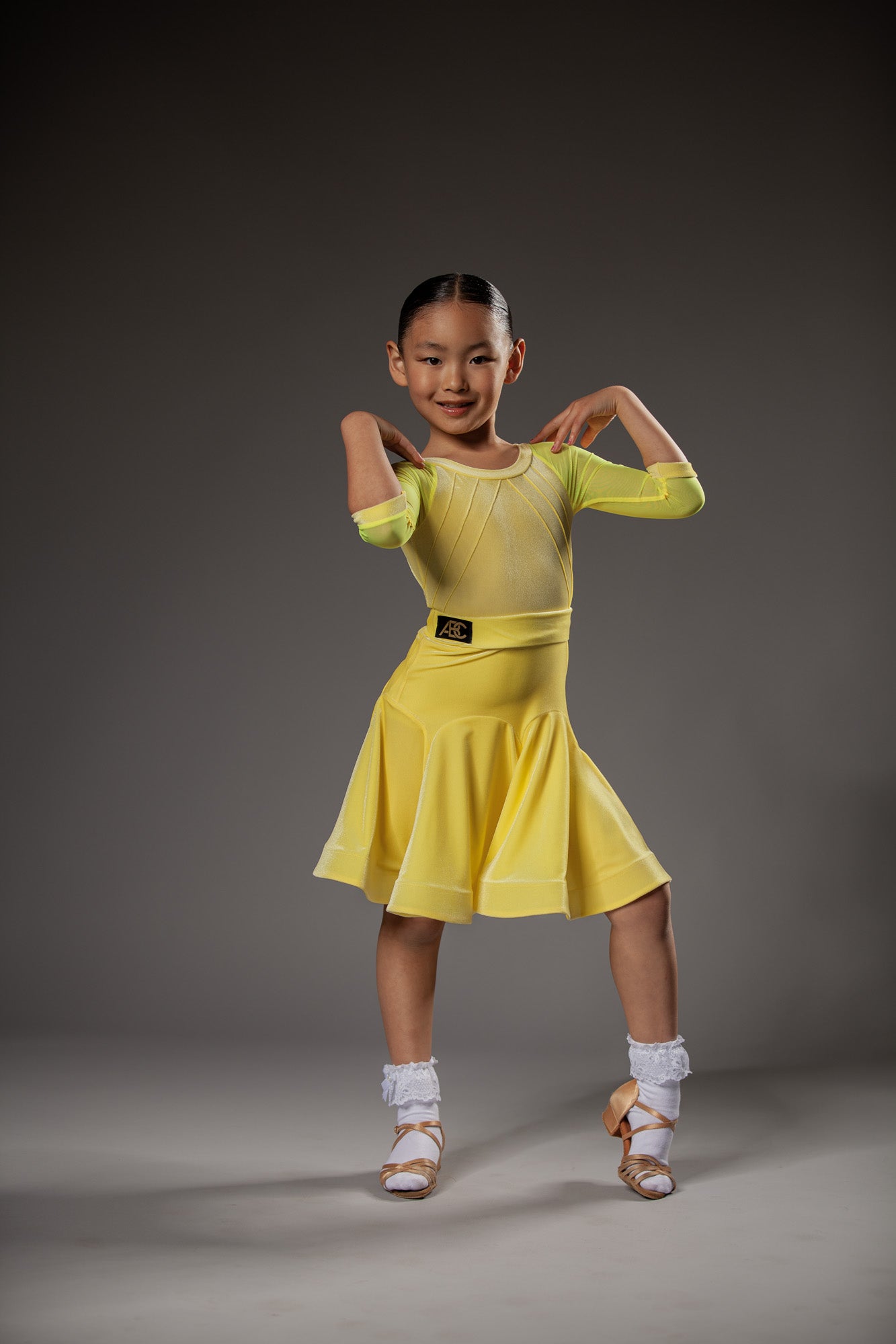 Juvenile dress Karolina in yellow