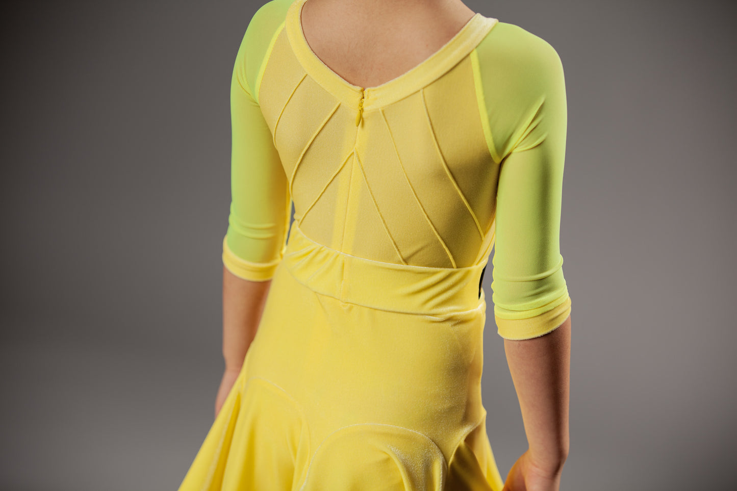 Juvenile dress Karolina in yellow