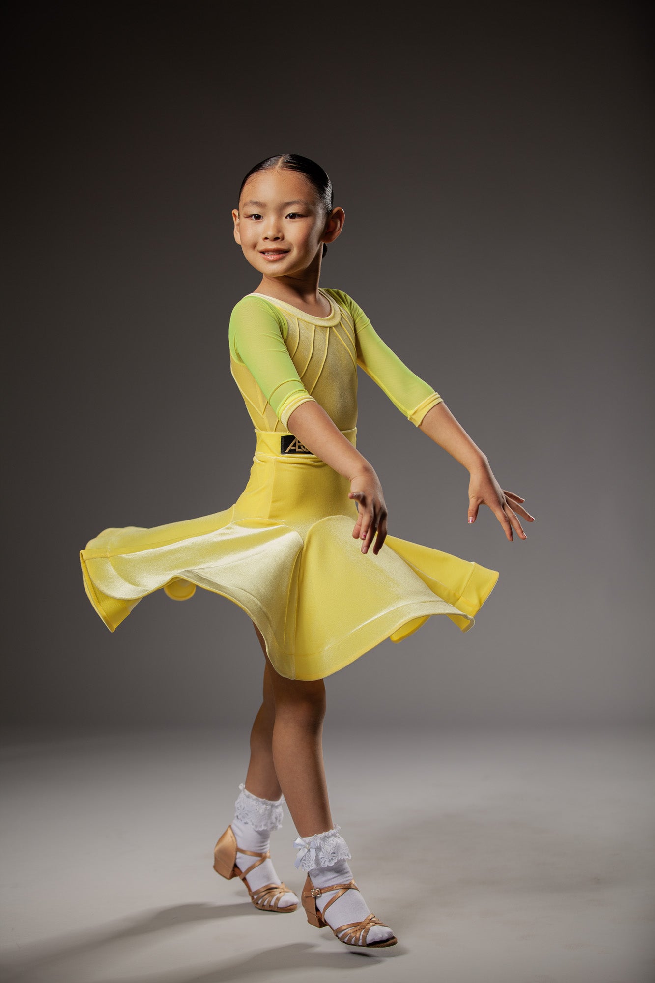 Juvenile dress Karolina in yellow