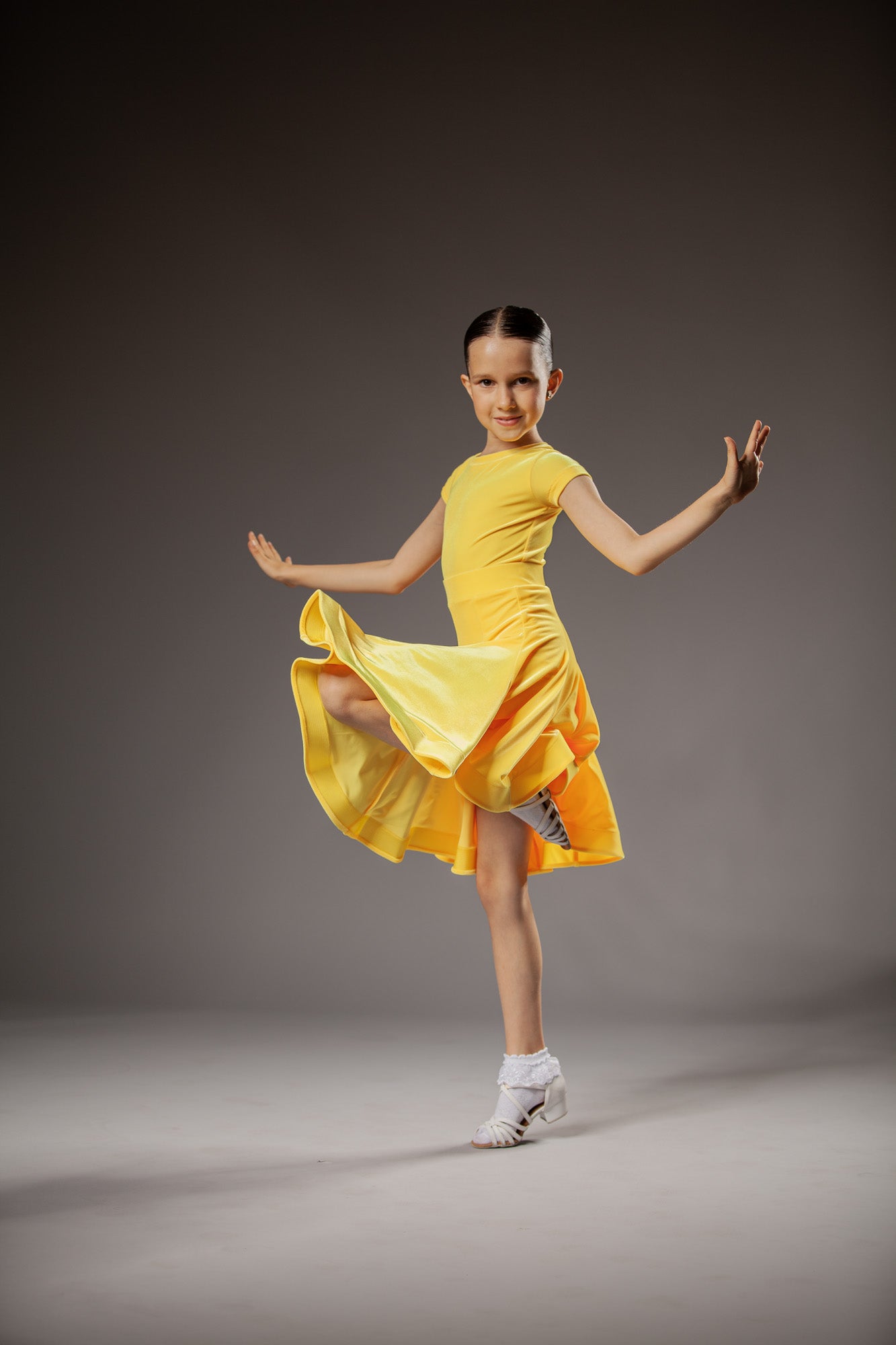 Juvenile dress Julia in saffron color