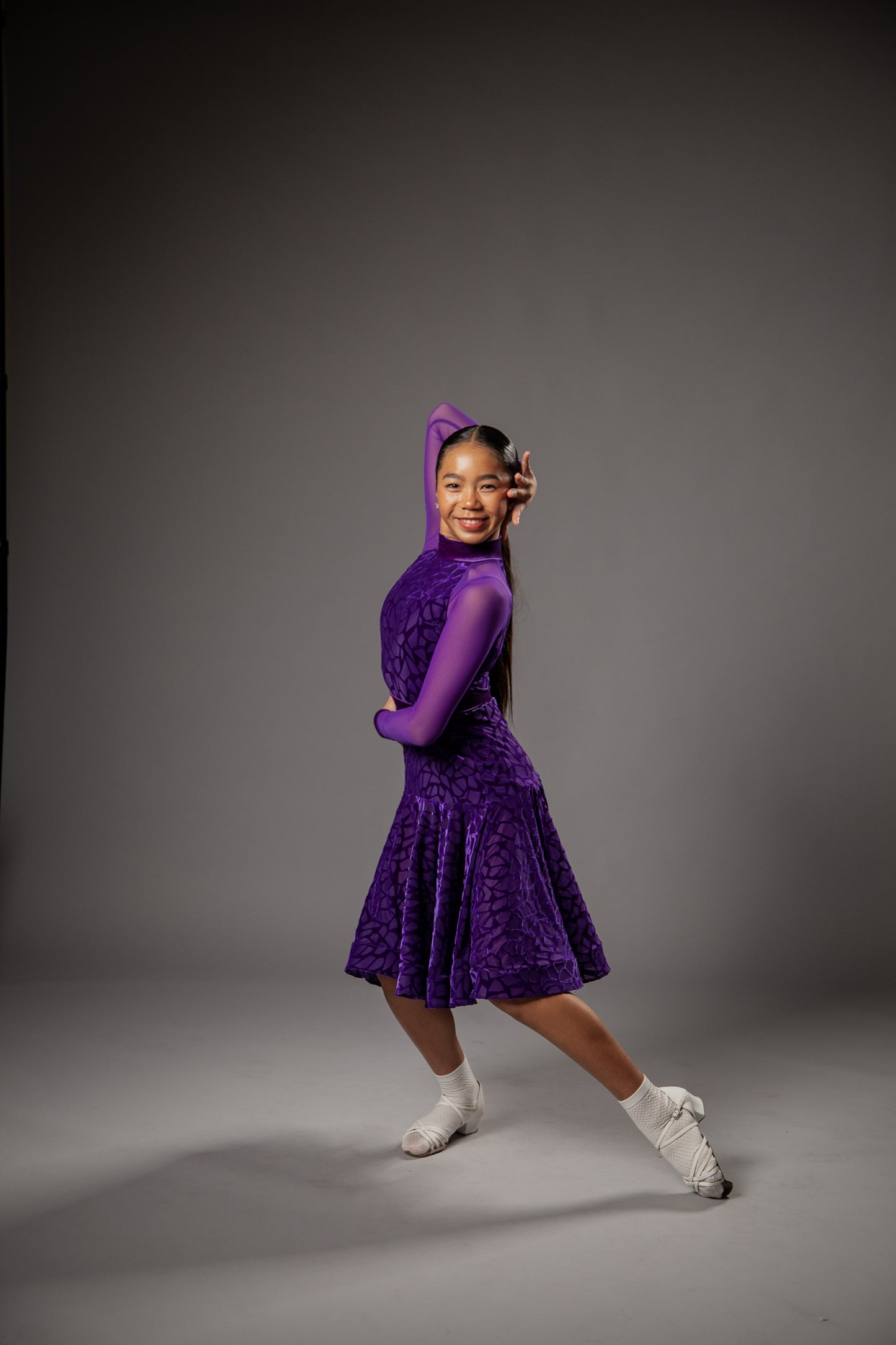 Juvenile dress Amber in purple color